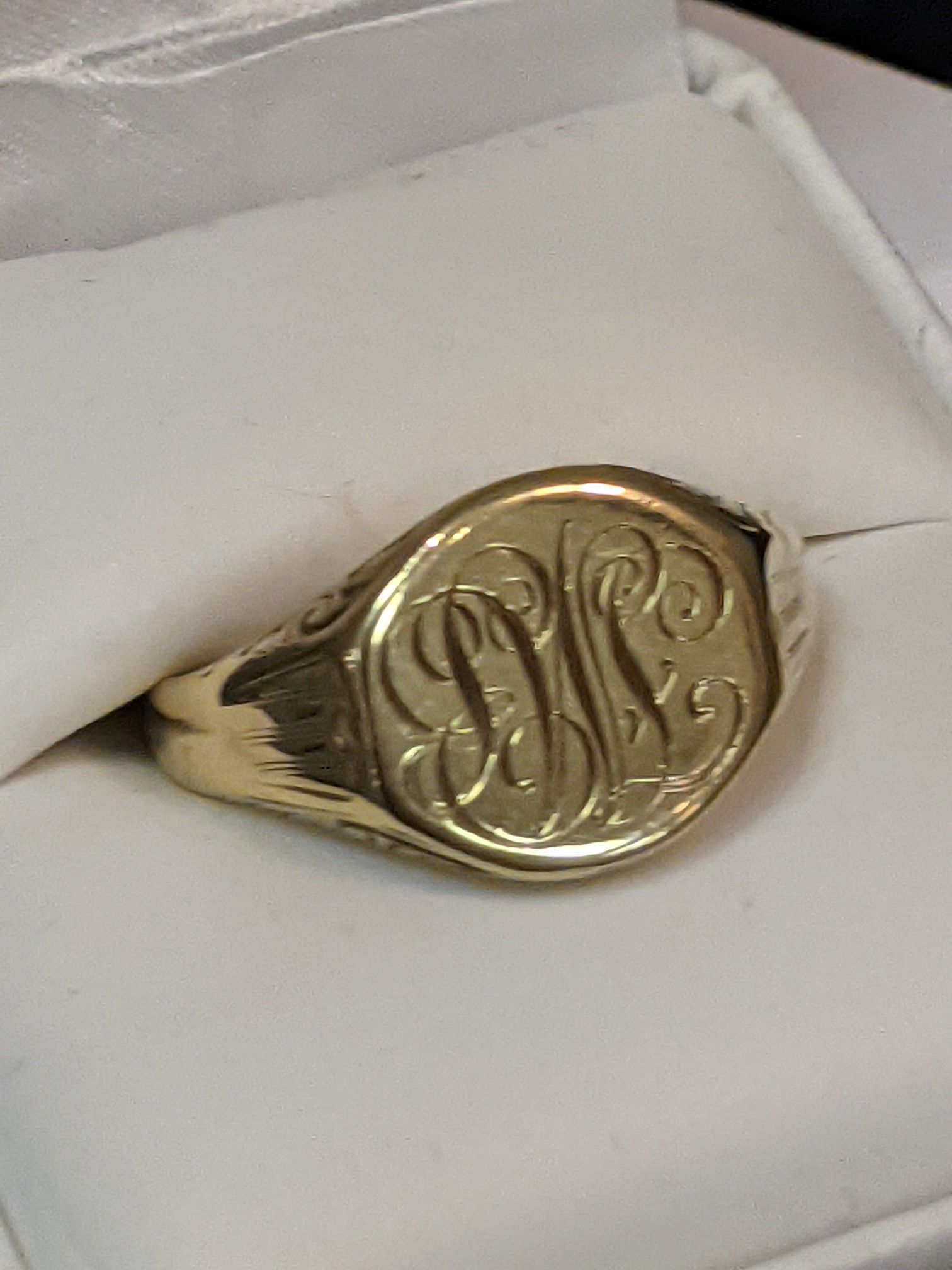 SOLID GOLD INSIGNIA RING SZ 10 1/2