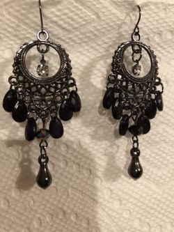 Costume Jewelry - Black Dangle Earrings