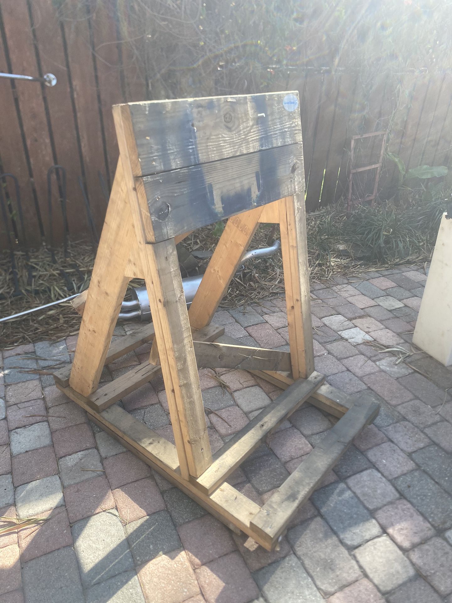 Outboard motor stand with wheels