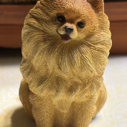 Small Pomeranian Dog Figurine. 2.5"'x2.5".