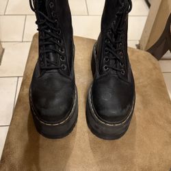 Dr. Martens 1460 Pascal Max Platform Boots – Black Pisa Leather – Size 8