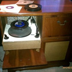 Antique Console Radio/Turntable