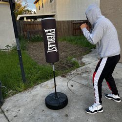 Everlast Punching Bag  Bottom Filled With Water/sand