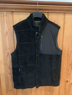 BANANA REPUBLIC FURRY VEST SIZE LARGE.