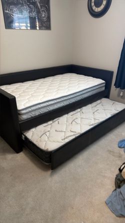 Trundle bed, twin