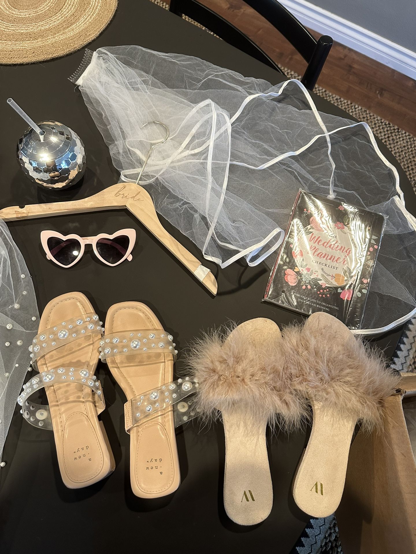 Wedding Outfits, Accessories & Decor