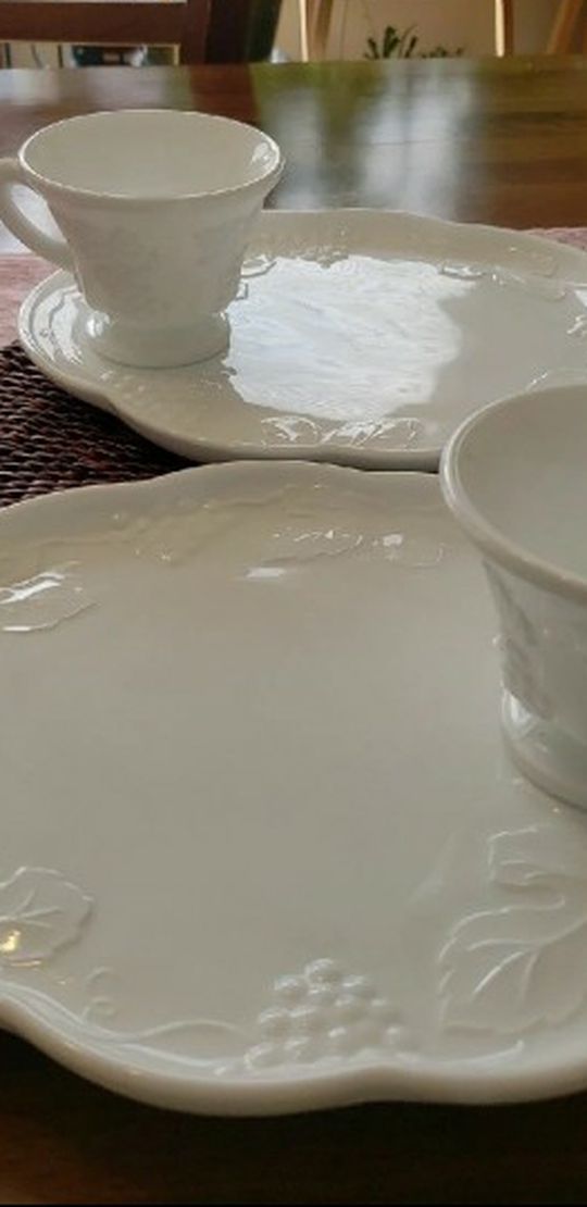Vintage milk glassware set x2