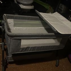 Baby crib with attachment to change the kid