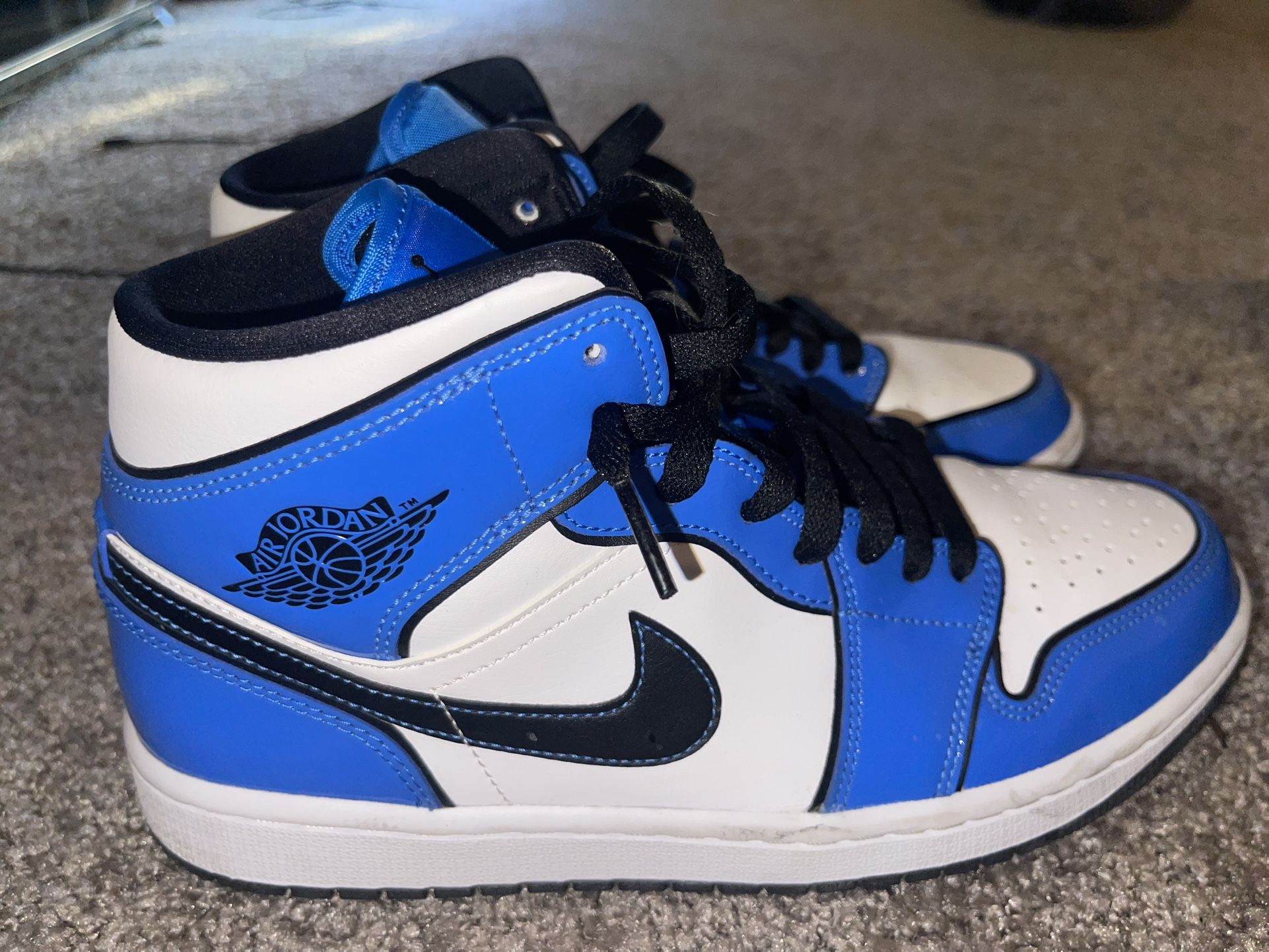 Air Jordan 1 mid signal Blue
