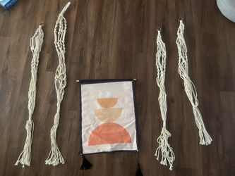 4 Hanging Macramé And Wall Art 