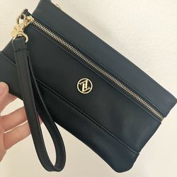 Adrienne Vittadini double zip wristlet 🖤