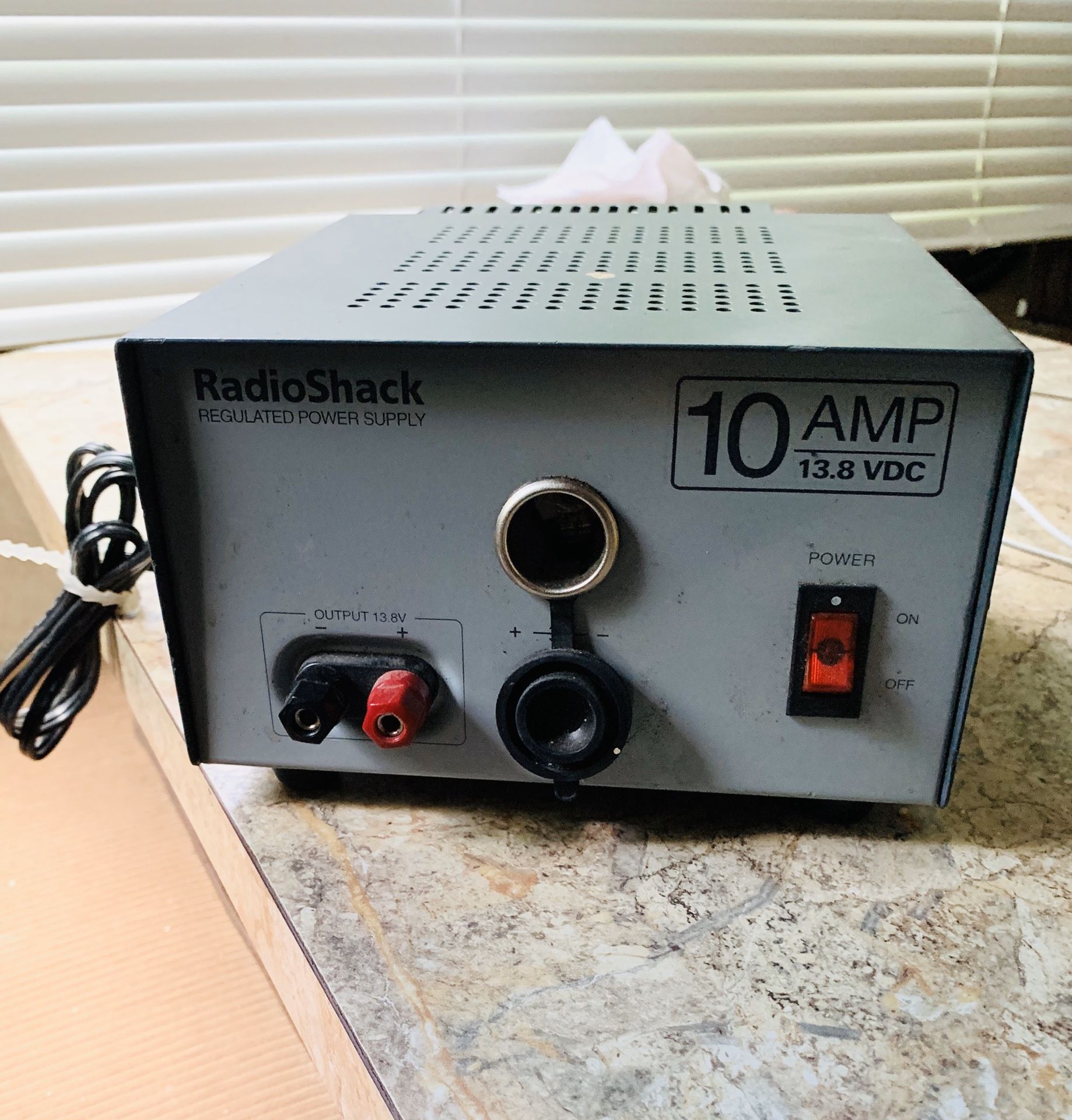 Radio shack regulated power supply 10 amp 13.8 volts DC for Sale in