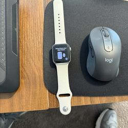 iWatch SE Used Great Condition