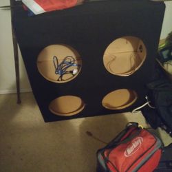 Speaker box the holds 4  10  “woofers
