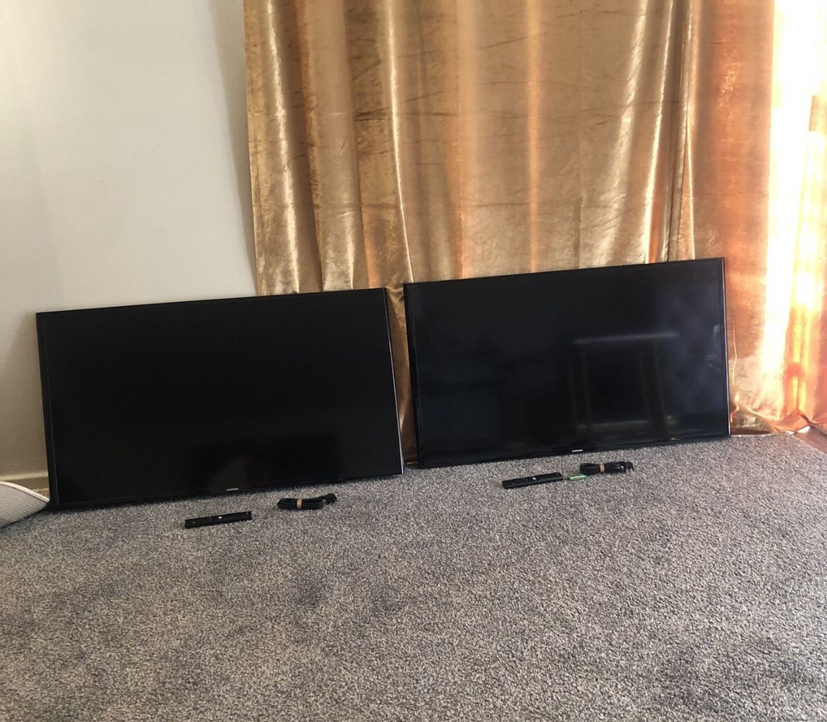 32 Inch HD SAMSUNG TV, $29 Each And $50 For 2