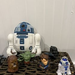 Star Wars 8  inch Star Wars Robot (It has sound)   5 pieces Keychain  Star Wars  6 pieces