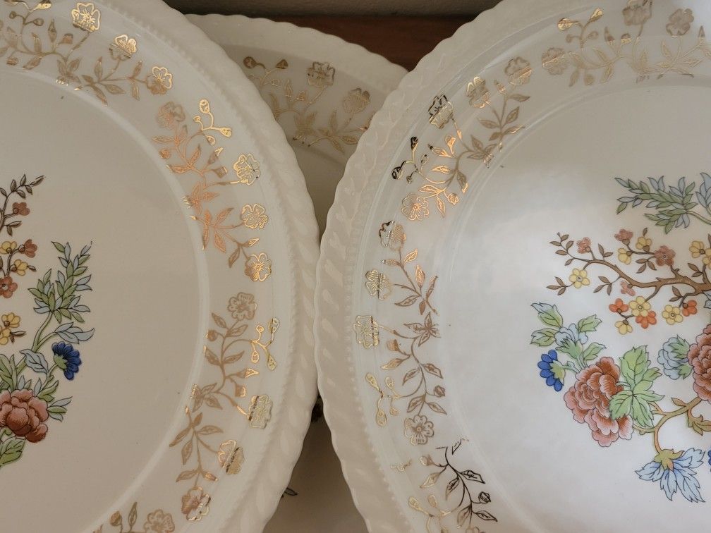 Set Of 4 For $10 Vintage Warranted 24 Kt Gold Floral Pattern Dinner Plate. Condition As You See On Pictures.