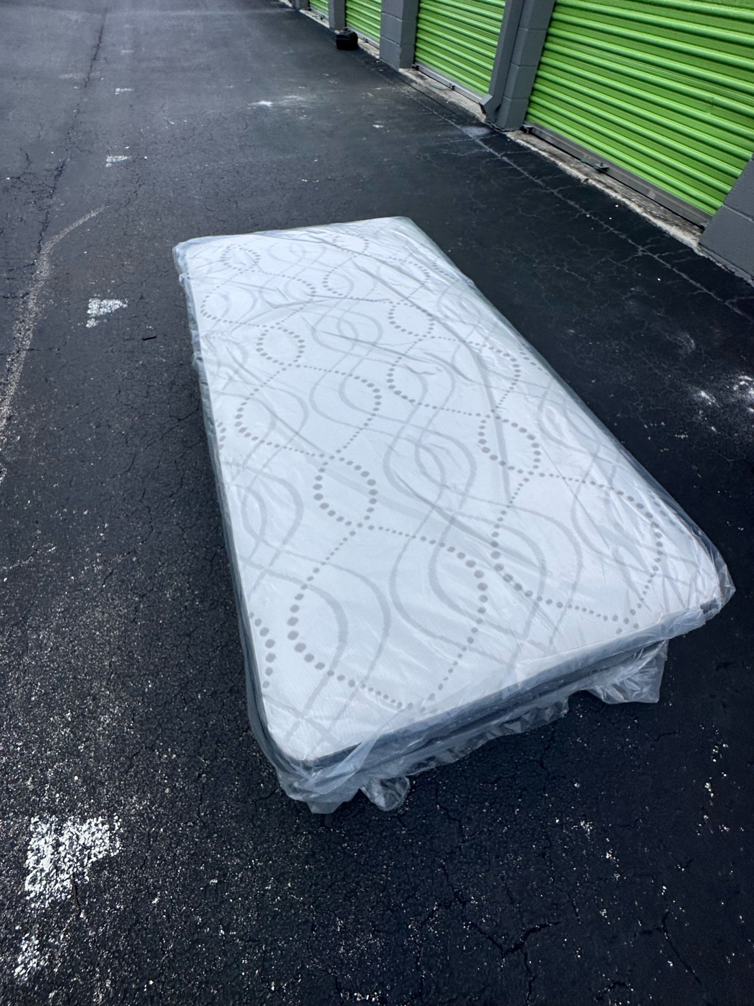 NEW TWIN SIZE MATTRESS AND BOX SPR+ING 2pcs