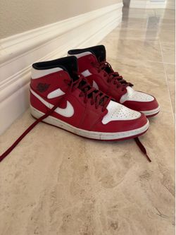 Air Jordan 1 Mid “Chicago”
