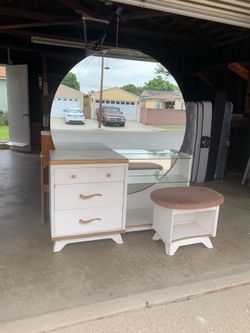 Art deco bedroom set