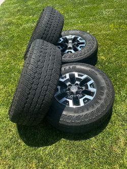 Toyota Tacoma Wheels & Tires 265/70R16