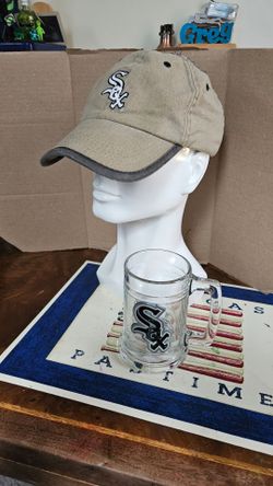 Chicago White Sox: adj cap & bubble out logo glass mug. Firm.