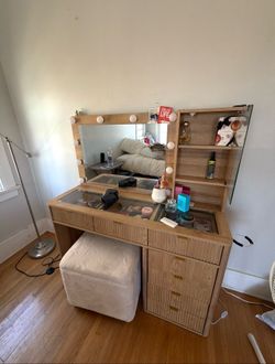 Makeup vanity- MUST GO ASAP