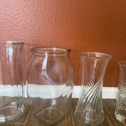 4 Vases