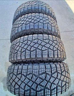 275/70/18 Goodyear 📍📍 Vendo un set de llantas con 80% de vida las 4 📍🌟
