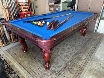 Classy 8’ Pool Table - Brand New Felt - Can Deliver!