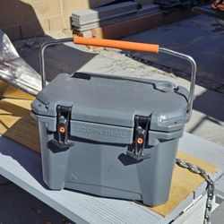 Ozark Trail 26-Quart High-Performance Roto-Molded Cooler, good condition