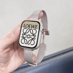 Brand New - Gorgeous Magnetic Band for Apple Watch - 45mm (S9/8/7) Silver