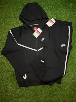 Nike tech set size large