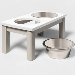 boost&barkley elevated pet feeder Color off white