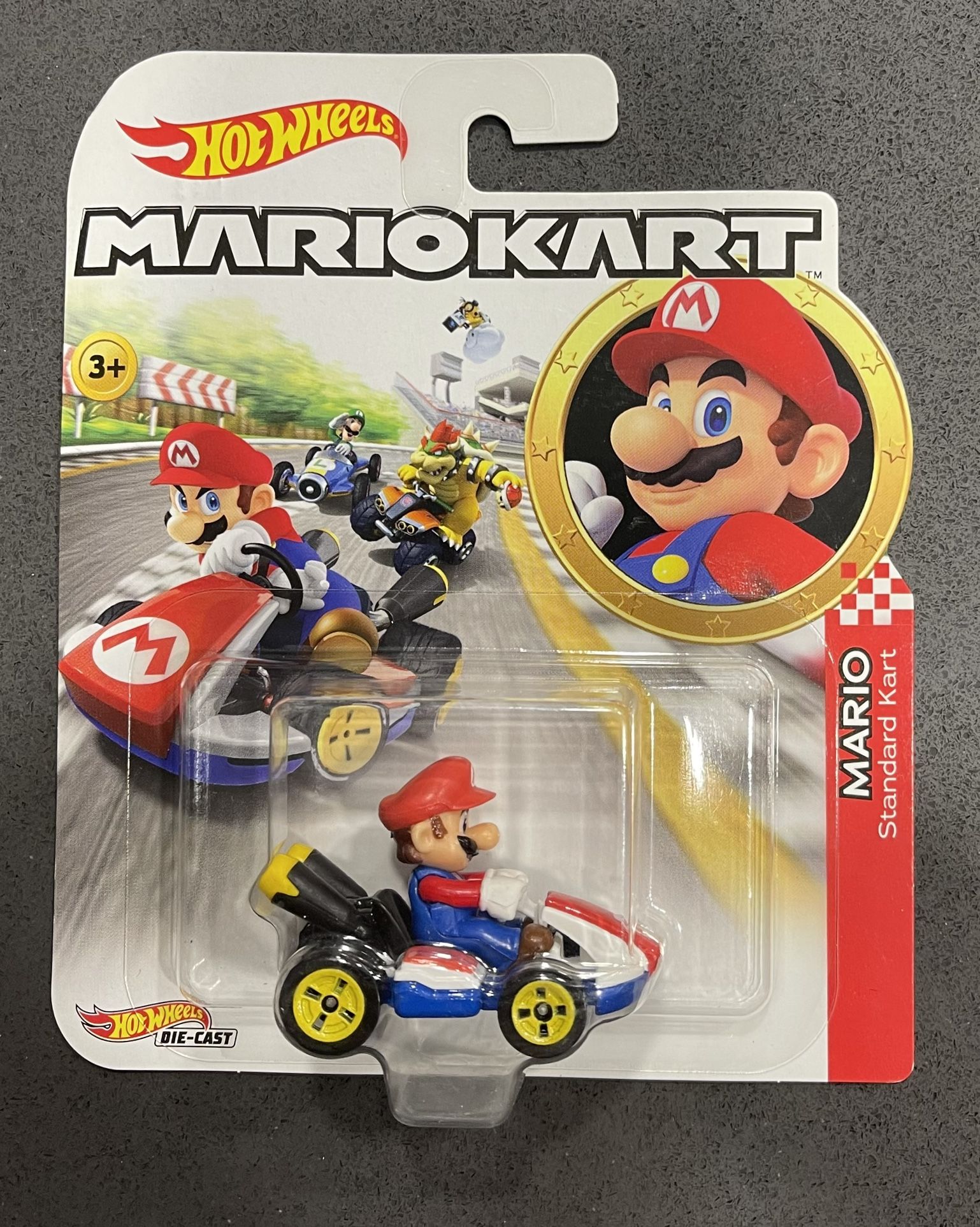 Hot Wheels GBG26 Mario Kart 1:64 Die-Cast Mario with Standard Kart Vehicle