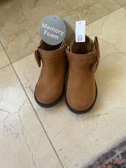 Gap toddler girl boots with memory foam size 6