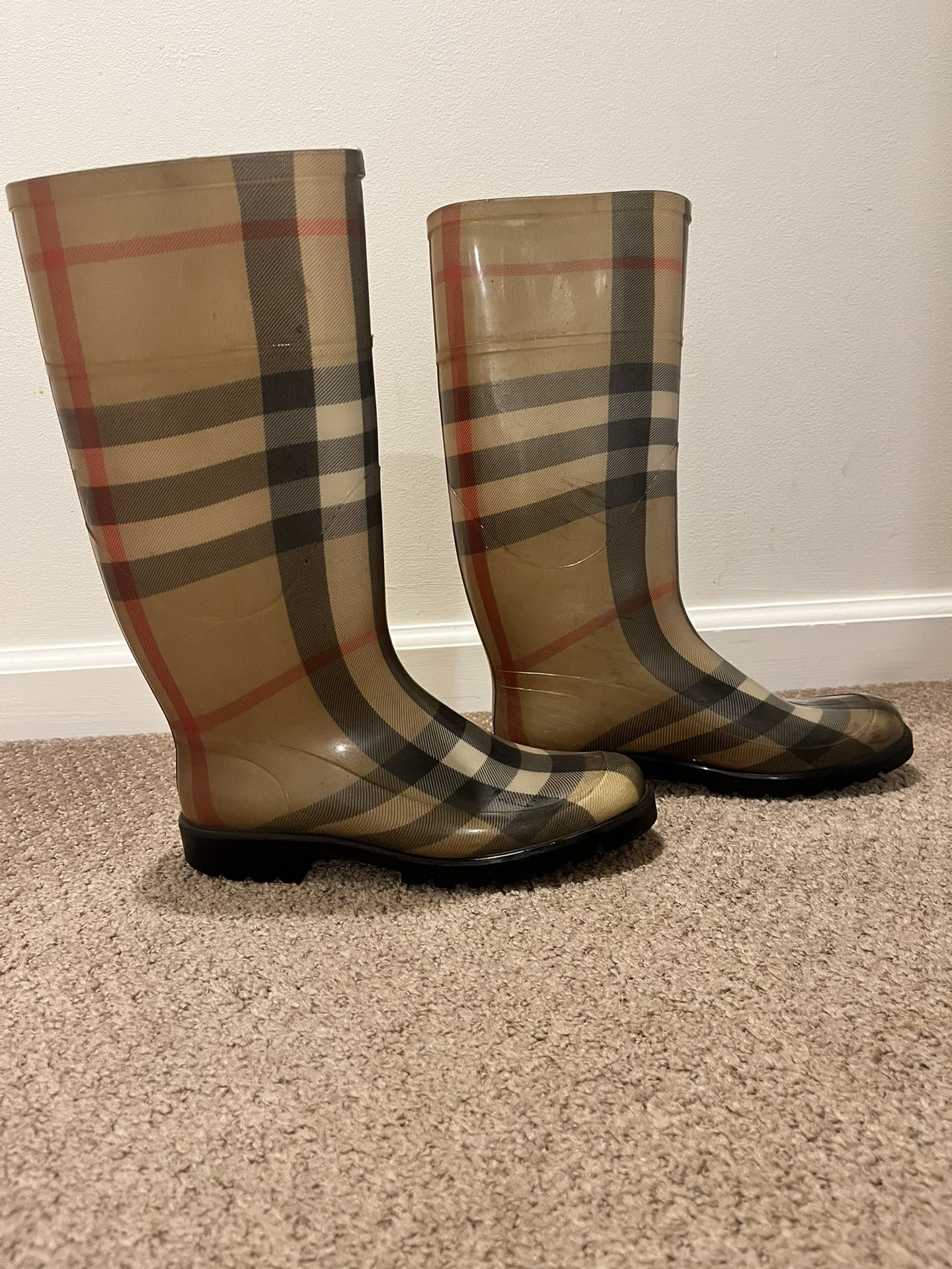 Burberry Rain boots Size 6