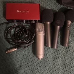 Focusrite Scarlett 2i2 Gen 3 - 1 Rode NT1-A Condenser Microphone - 3 Samson Q2U Dynamic Mic 