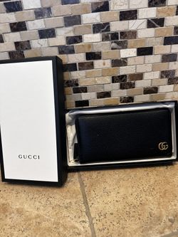 Gucci GG Marmont zip around wallet