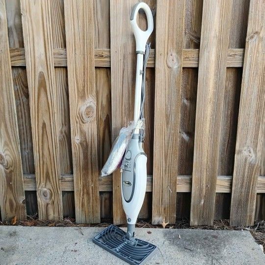 Shark Professional Steam Pocket Mop 22-ft Steam mop