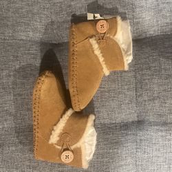 UGG Toddler Boots  4/5