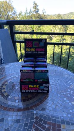 Needoh nice cube glitter and glow