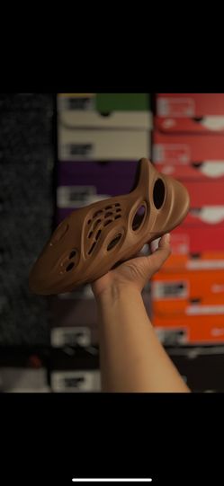 Yeezy Foam RNR Clay Red