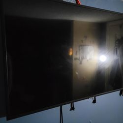 Samsung Tv With Remote And Mount 