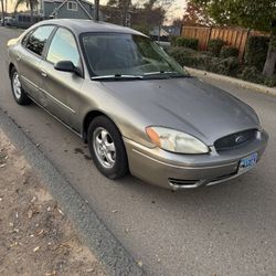 2004 Ford Taurus