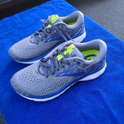 Brooks Shoes Size 8