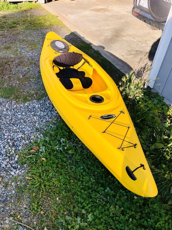 Clearwater 10 foot kayak w/ hatch storage, Paddles & Life Jacket