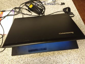 Lenovo con música mixes y karaokes con virtual DJ 8.3
