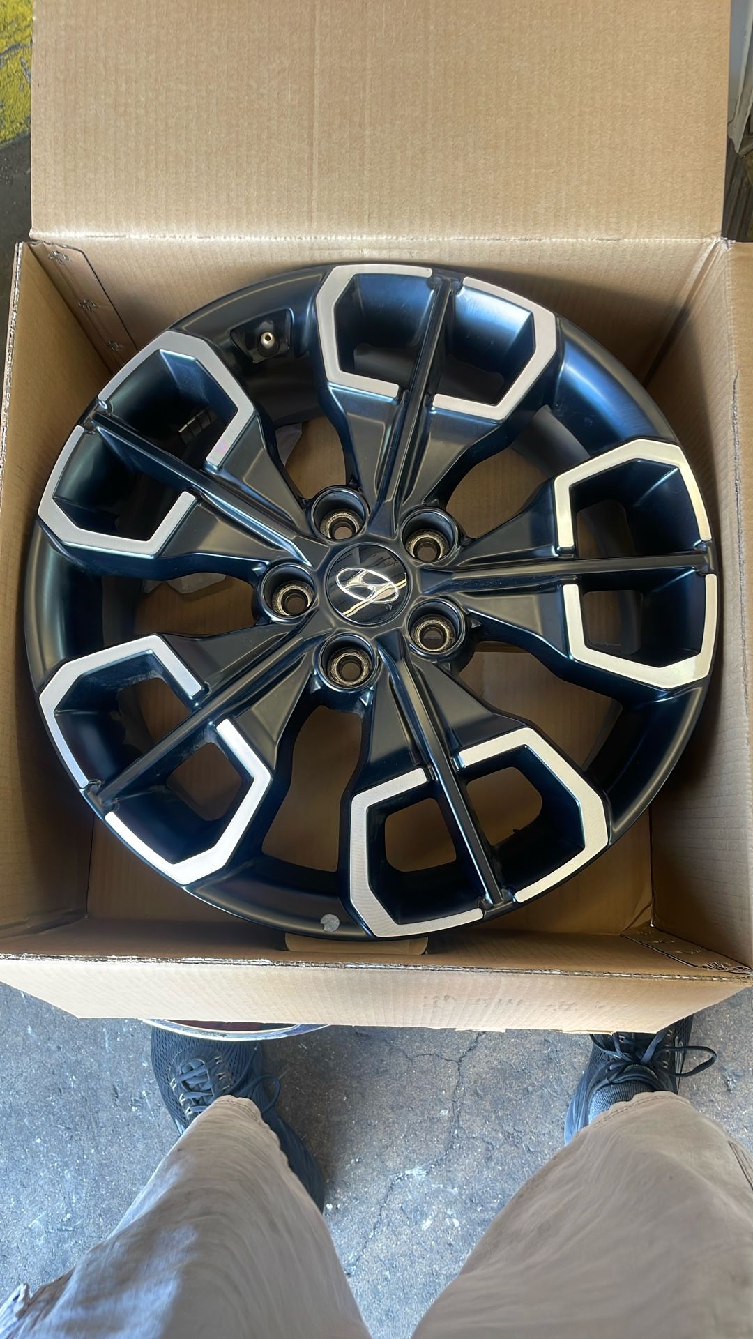 2023 Hyundai Santa Cruz 18 inch wheel