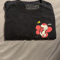 Men’s Pleasant Getaway Snoopy shirt size small